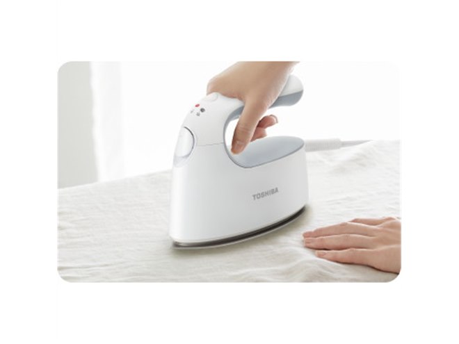 東芝、ワンプッシュで1分間連続スチームの衣類スチーマー「La・Coo-S