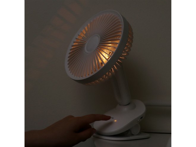 mottole、ライト機能＆自動首振り機能を備えた「充電式クリップファン