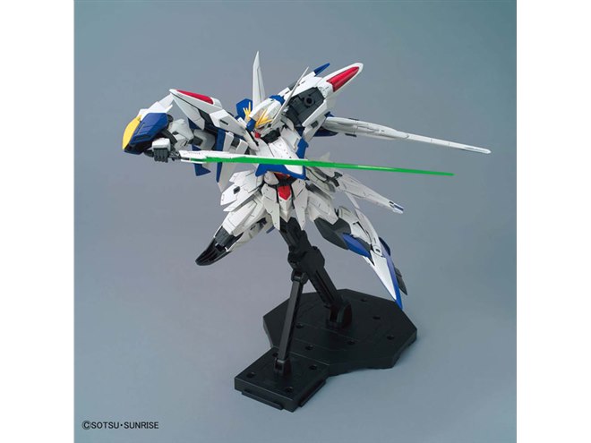 バンダイ、“変形機構”対応のガンプラ「MG 1/100 エクリプス