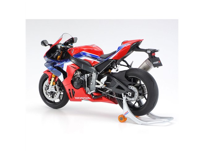 タミヤ、グランプリレッドを再現した「CBR1000RR-R FIREBLADE」1/12