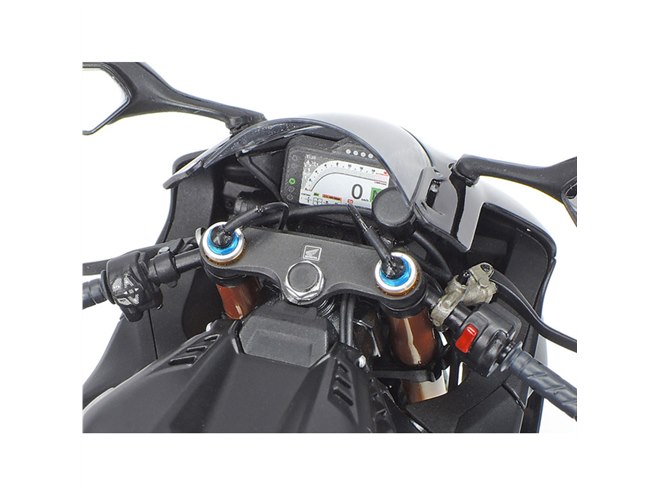 タミヤ、「1/12 Honda CBR1000RR-R FIREBLADE SP ブラック」を本日10/9