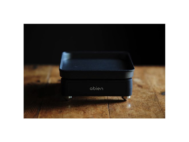 ホットプレート abien MAGIC GRILL S ひとり用サイズになった｢abien MAGIC GRILL S｣。油不要で煙も出