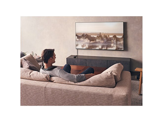 ソニー、BRAVIA XRで立体音響を楽しめるネックバンドスピーカー「SRS