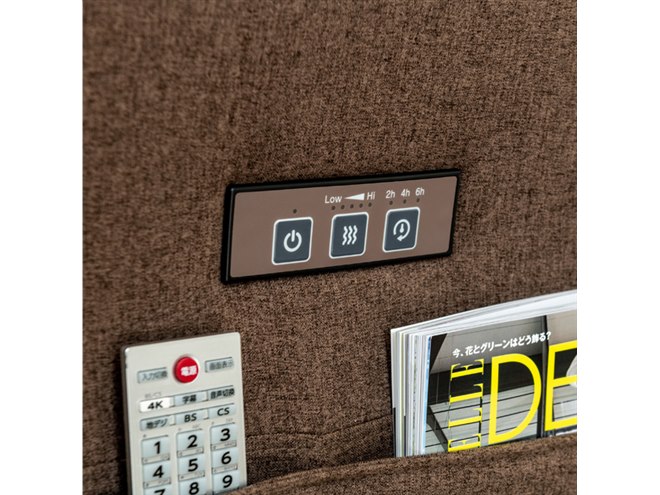 YAMADA ×アテックス、座面と背もたれにヒーターを搭載したホットソファ