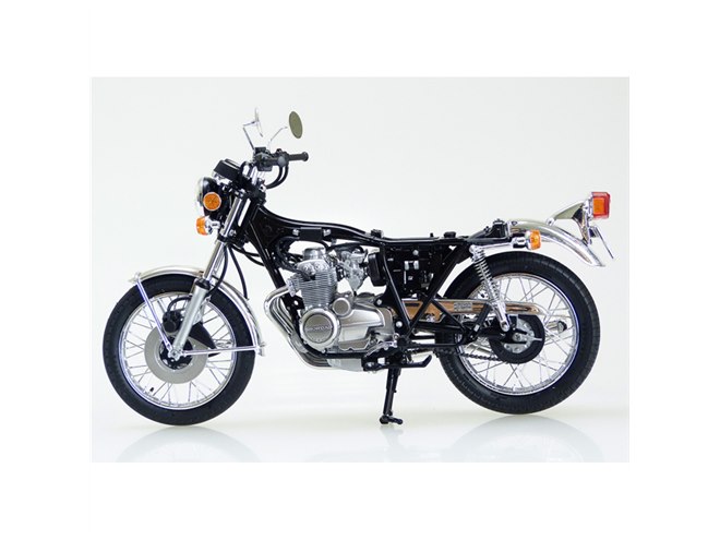 AOSHIMA、セミフラット/スタンダードハンドル選択式の「CB400FOUR-I
