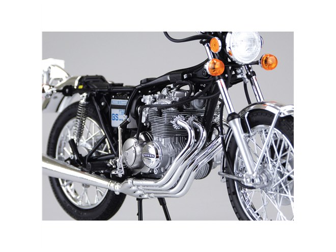 AOSHIMA、セミフラット/スタンダードハンドル選択式の「CB400FOUR-I