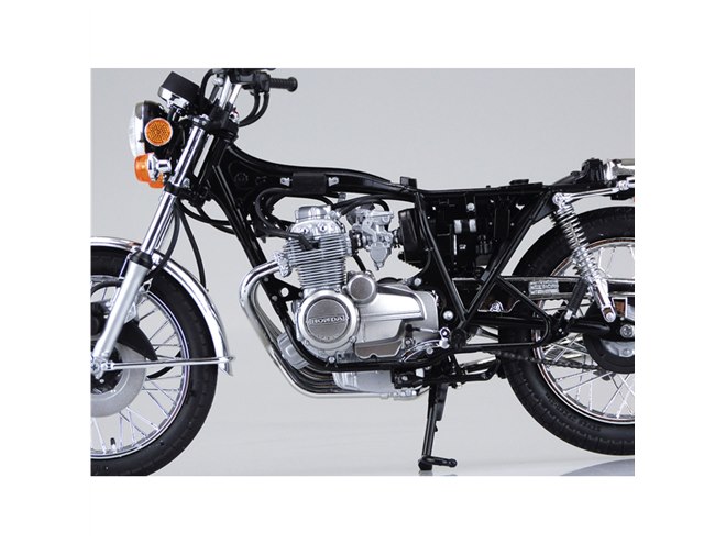 AOSHIMA、セミフラット/スタンダードハンドル選択式の「CB400FOUR-I