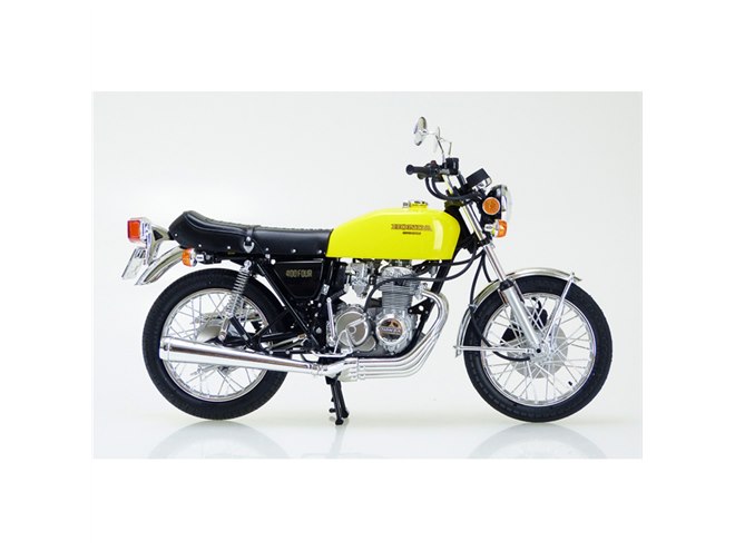 AOSHIMA、セミフラット/スタンダードハンドル選択式の「CB400FOUR-I