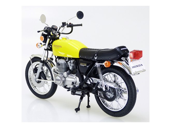 AOSHIMA、セミフラット/スタンダードハンドル選択式の「CB400FOUR-I