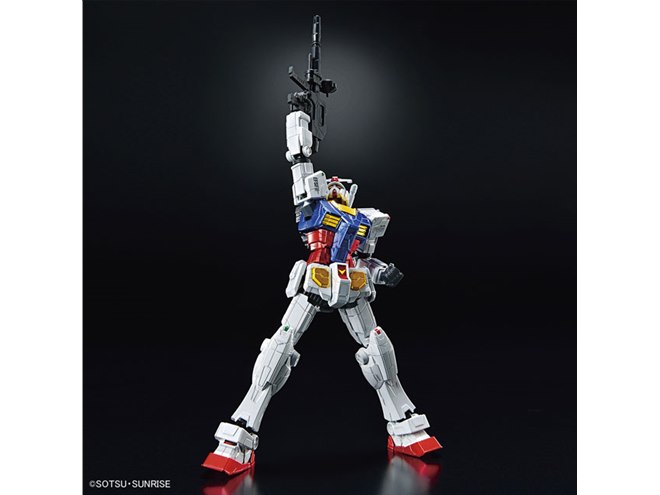 ガンプラ「1/144 RX-78F00 ガンダム」チタニウムフィニッシュが ガンプラ「1/144 RX-78F00 ガンダム」チタニウムフィニッシュが