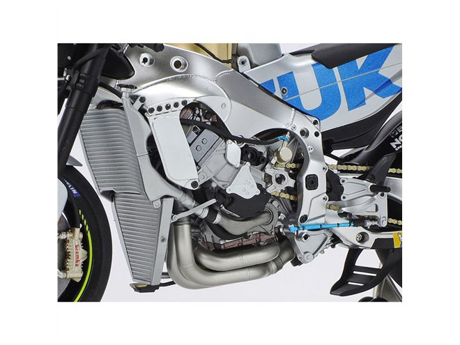 スズキのワークスマシン「GSX-RR」を1/12模型で再現、タミヤが本日12
