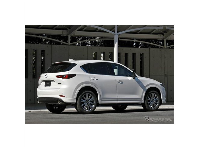 マツダ CX-5 改良新型】ボディ同色ガーニッシュが光る、最上級の
