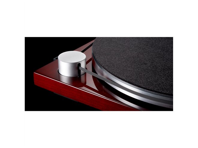 ティアック、外掛け式ベルトドライブ採用のアナログターンテーブルを