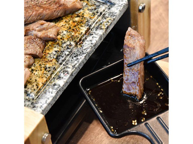 ひとり焼肉”を天然石焼きプレートで味わえる「俺の石焼きプレート 