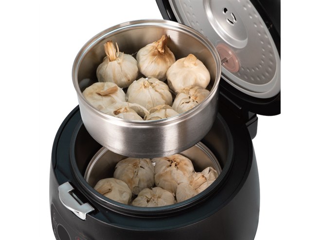 ヒロ、セットして待つだけで最大16個作れる「黒にんにくメーカーmini