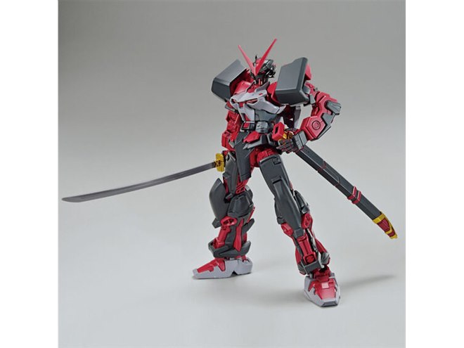 バンダイ、HGガンプラ「ガンダムアストレイレッドフレームイン