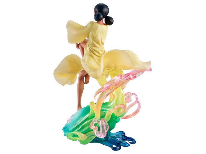 機動戦士ガンダム」ララァ・スンを“無重力空間で座るポーズ”で立体化