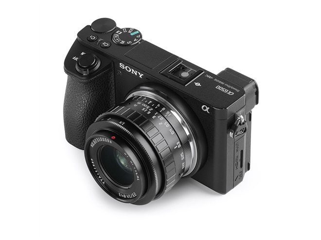 16,500円、クラシックスタイルの準広角APS-Cレンズ「TTArtisan