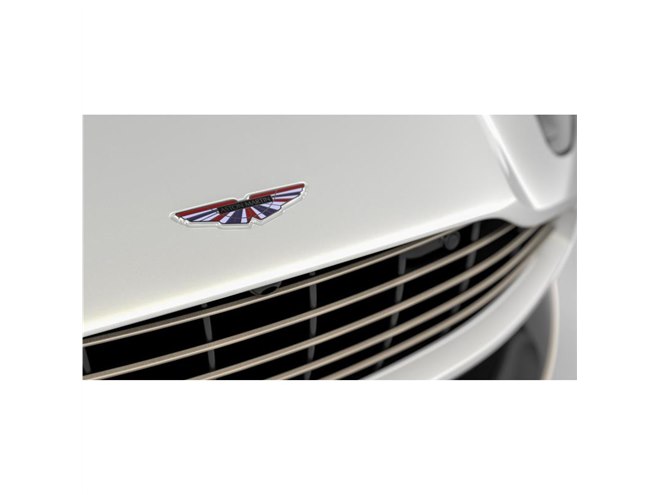 アストンマーティンDB11」に日本専用仕立ての限定車登場 - 価格.com