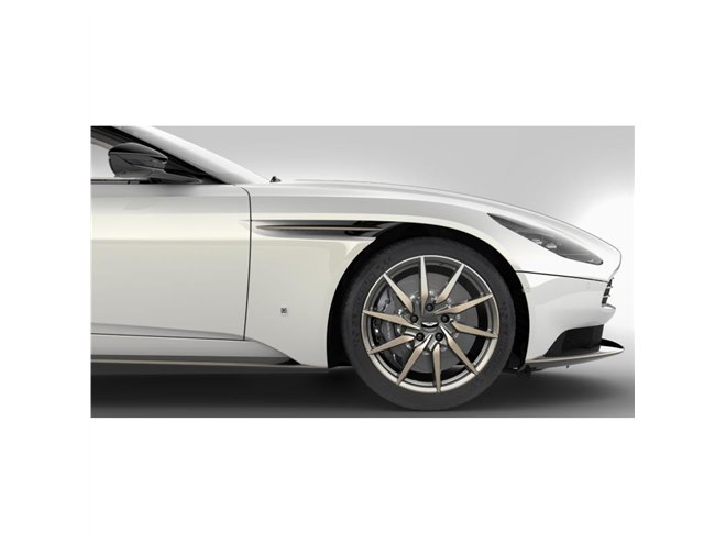 アストンマーティンDB11」に日本専用仕立ての限定車登場 - 価格.com
