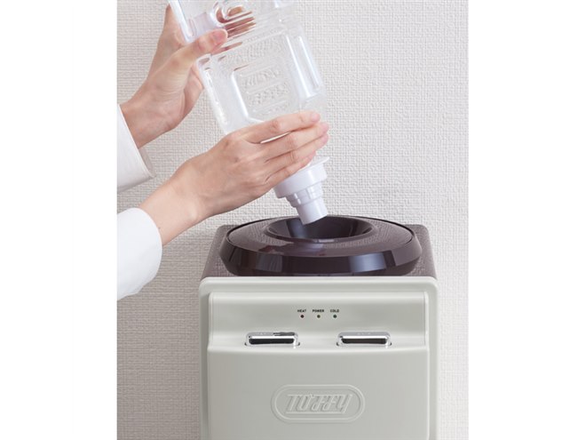 toffy　ウォーターサーバー　２Ｌペットボトル用 Toffyウォーターサーバー K-WS2 - セシール(cecile)