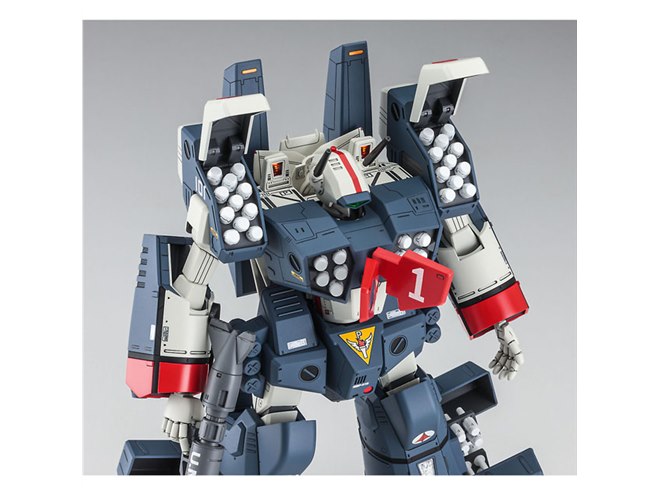 超時空要塞マクロス」アーマードバルキリーが1/72キットで登場