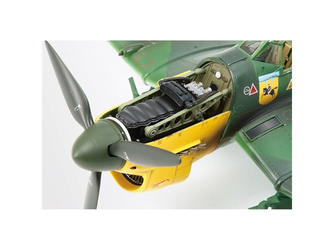 ドイツ空軍の急降下爆撃機「Ju87 B-2 スツーカ」の1/48模型、本日1/8発売 - 価格.com