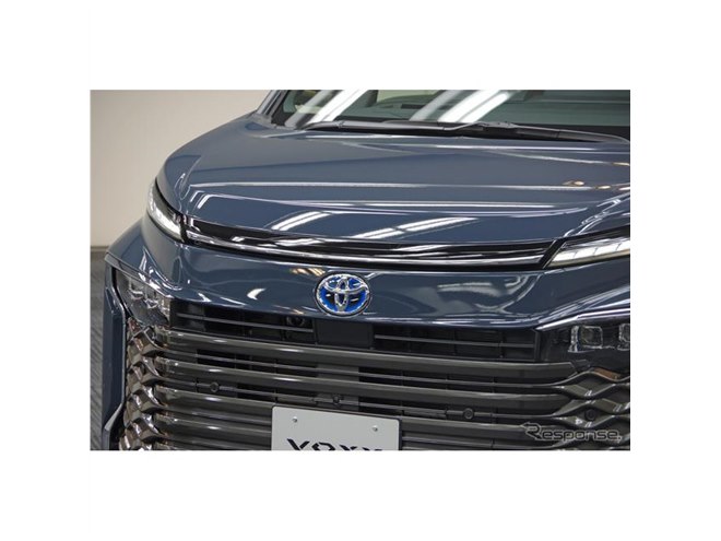 トヨタ ヴォクシー 新型】キーワードは「先鋭・独創」前後ライト