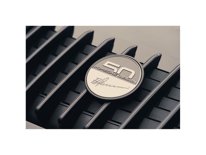 ポルシェデザイン設立50周年を記念した限定車「911エディション50Y
