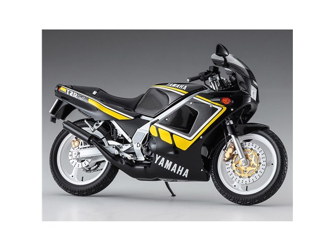 1987年登場「ヤマハ TZR250」限定モデルを再現、ハセガワが本日3/16