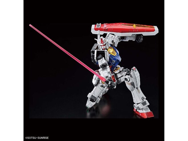 1/100 RX-78F00 ガンダム」チタニウムフィニッシュ/クリアカラーが