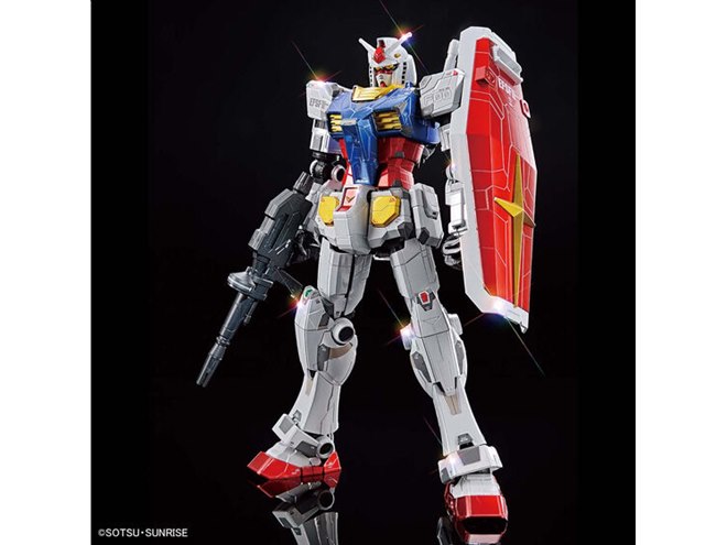 1/100 RX-78F00 ガンダム」チタニウムフィニッシュ/クリアカラー