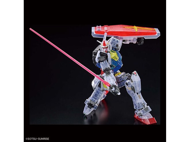 1/100 RX-78F00 ガンダム」チタニウムフィニッシュ/クリアカラーが