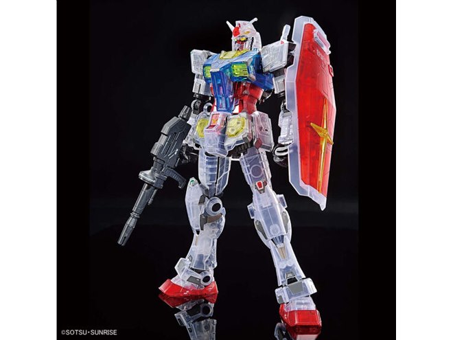 BANDAI - ガンプラ 1/100 RX-78F00 ガンダム チタニウムフィニッシュ Amazon.co.jp: 1/100 RX-78F00 ガンダム [チタニウム