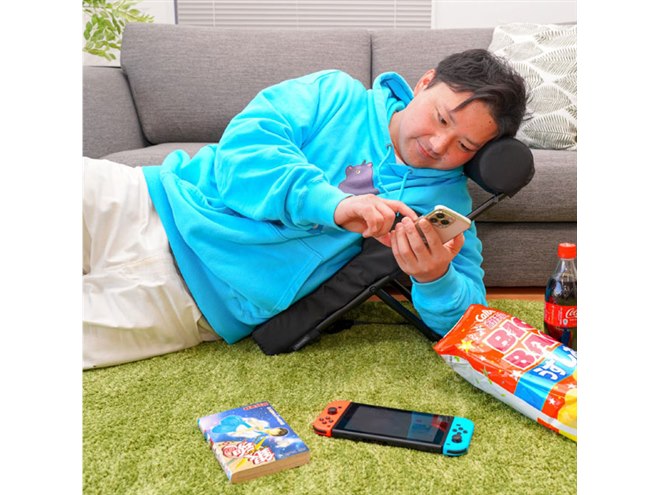 サンコー、“ゴロゴロしながらゲーム”を快適にする「うつぶせ寝