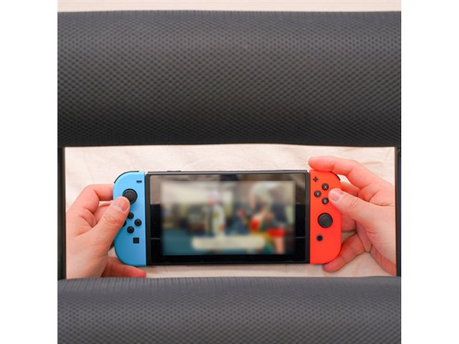 サンコー、“ゴロゴロしながらゲーム”を快適にする「うつぶせ寝