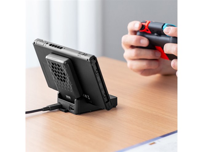 Switchの熱暴走を防ぐ”冷却ファン付き充電スタンド「400-NSW011BK
