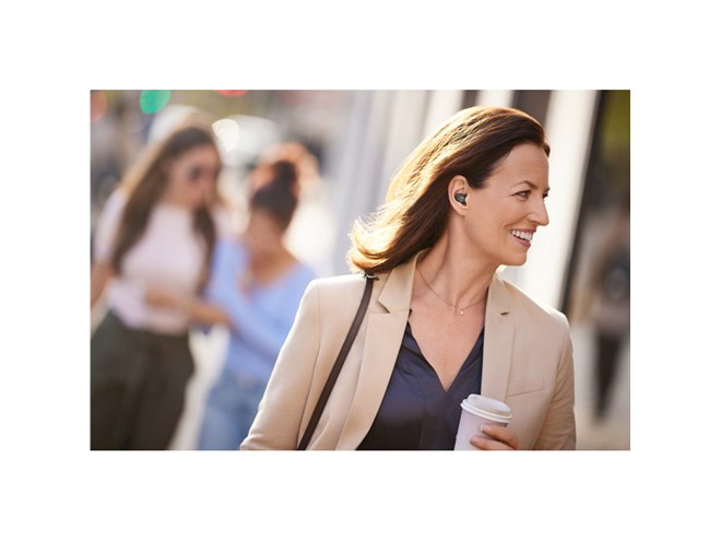 ビックカメラが“聴力強化”機能搭載イヤホン「Jabra Enhance」の予約