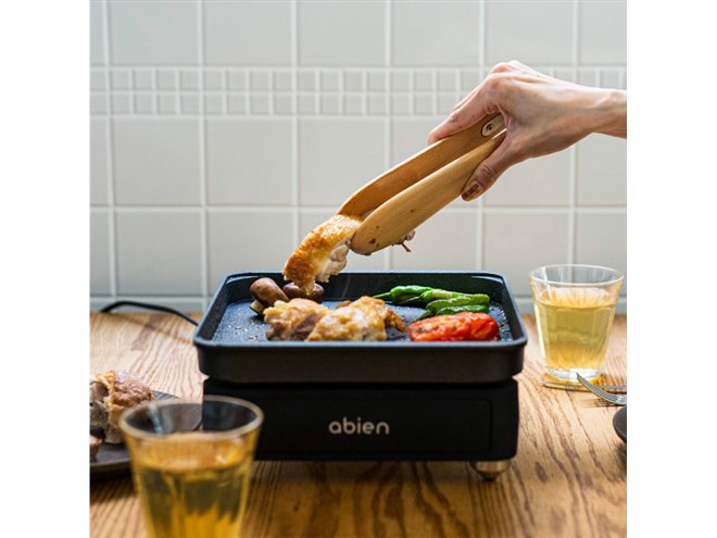 極薄ヒーター採用の小型ホットプレート「abien MAGIC GRILL S