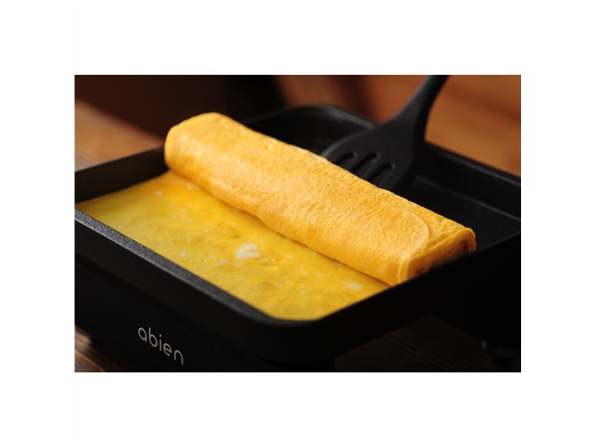 極薄ヒーター採用の小型ホットプレート「abien MAGIC GRILL S