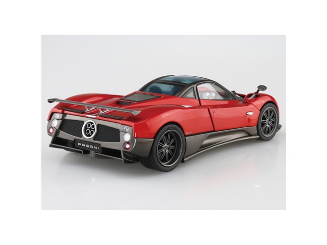 AOSHIMA「パガーニ ゾンダ F」1/24模型、エンジンやサスペンションを