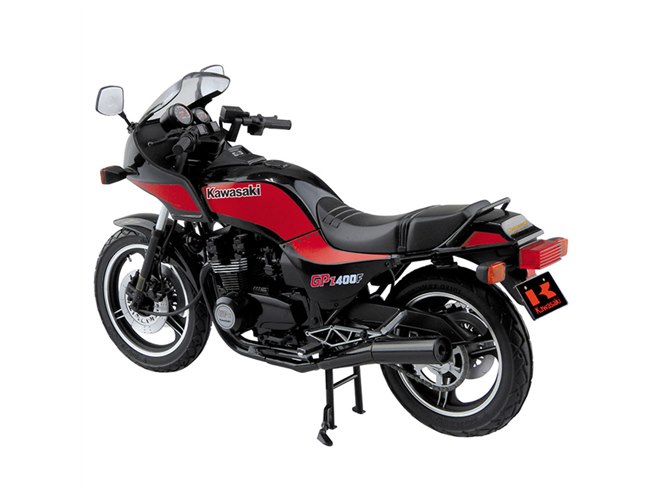 AOSHIMA、ゴム製タイヤを採用した「1/12 カワサキ ZX400A2 GPz400F '84