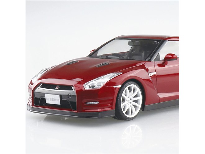 AOSHIMA「日産GT-R」塗装済み1/24模型、ゴールドフレークレッドパール