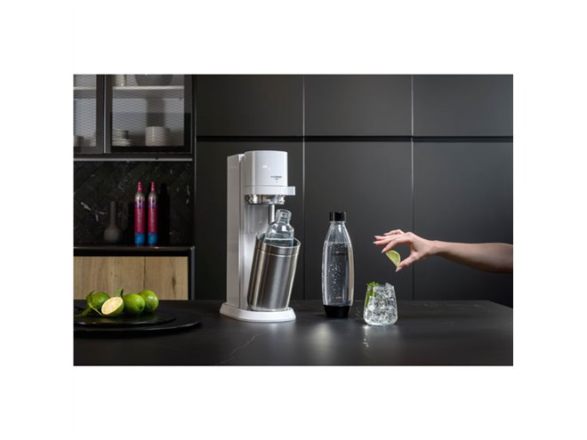 ソーダストリーム、プラスチック製ボトルとガラス製カラフェが併用