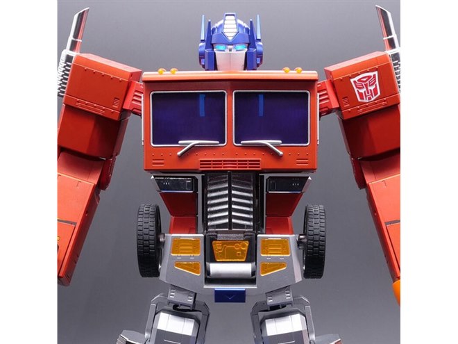 トランスフォーマー」バッテリー内蔵で自動変形するオプティマス