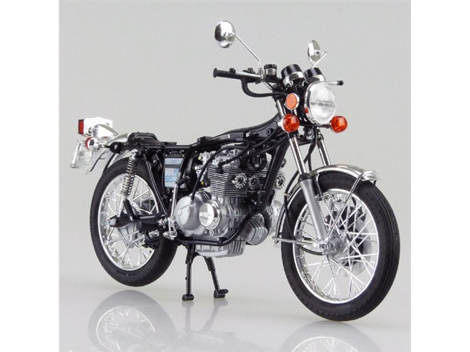 AOSHIMA、4into1マフラーを再現した「ホンダ CB400FOUR」1/12模型
