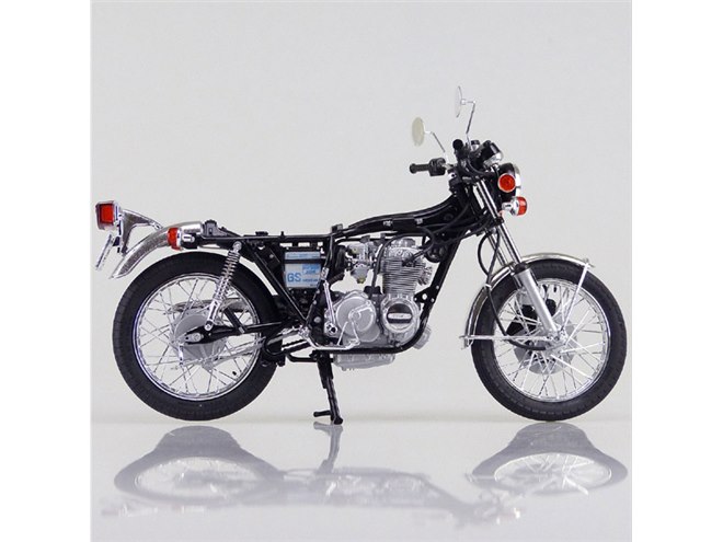 AOSHIMA、4into1マフラーを再現した「ホンダ CB400FOUR」1/12模型