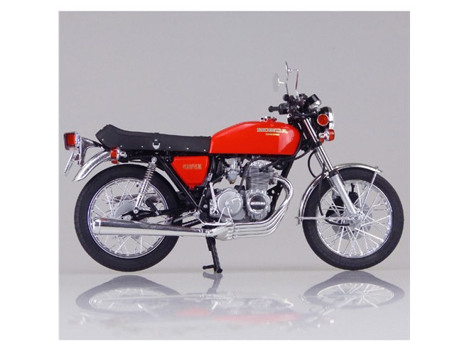 AOSHIMA、4into1マフラーを再現した「ホンダ CB400FOUR」1/12模型