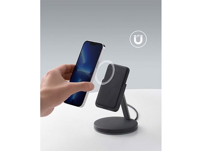 Anker、マグネット式を採用した3in1ワイヤレス充電ステーション