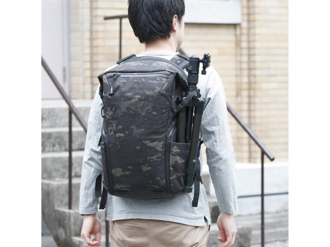 フィルムカメラと望遠レンズとバックセット ハクバ、高機能素材「X-Pac X50」を採用したカメラバッグ「LUXXe